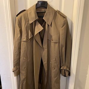 Men’s Trench Coat with Removable Liner in a 40 Regular